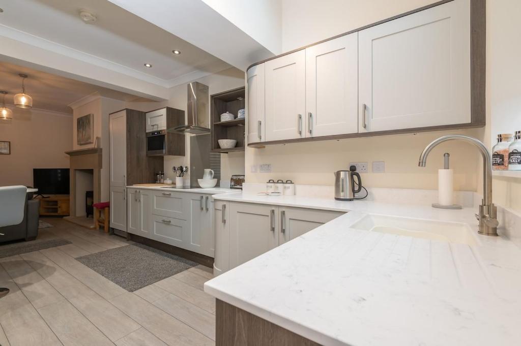 Sleeps 6 4 Bedrooms 2 Minute Walk To The Square Hosted Happy Valley Cast * Хебден-Бридж