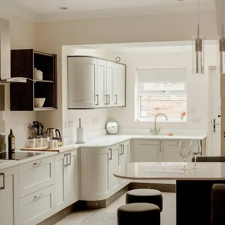 Sleeps 6 4 Bedrooms 2 Minute Walk To The Square Hosted Happy Valley Cast Hebden Bridge Exterior photo