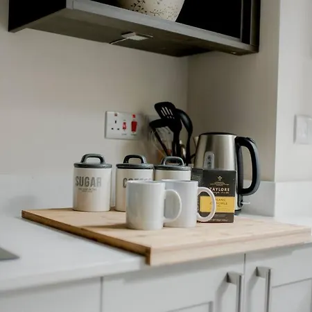 Sleeps 6 4 Bedrooms 2 Minute Walk To The Square Hosted Happy Valley Cast Hebden Bridge Exterior photo