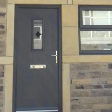 Sleeps 6 4 Bedrooms 2 Minute Walk To The Square Hosted Happy Valley Cast Hebden Bridge Exterior photo