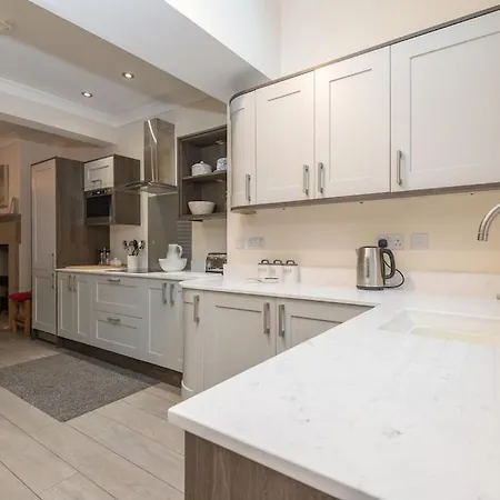 Sleeps 6 4 Bedrooms 2 Minute Walk To The Square Hosted Happy Valley Cast Hebden Bridge Exterior photo