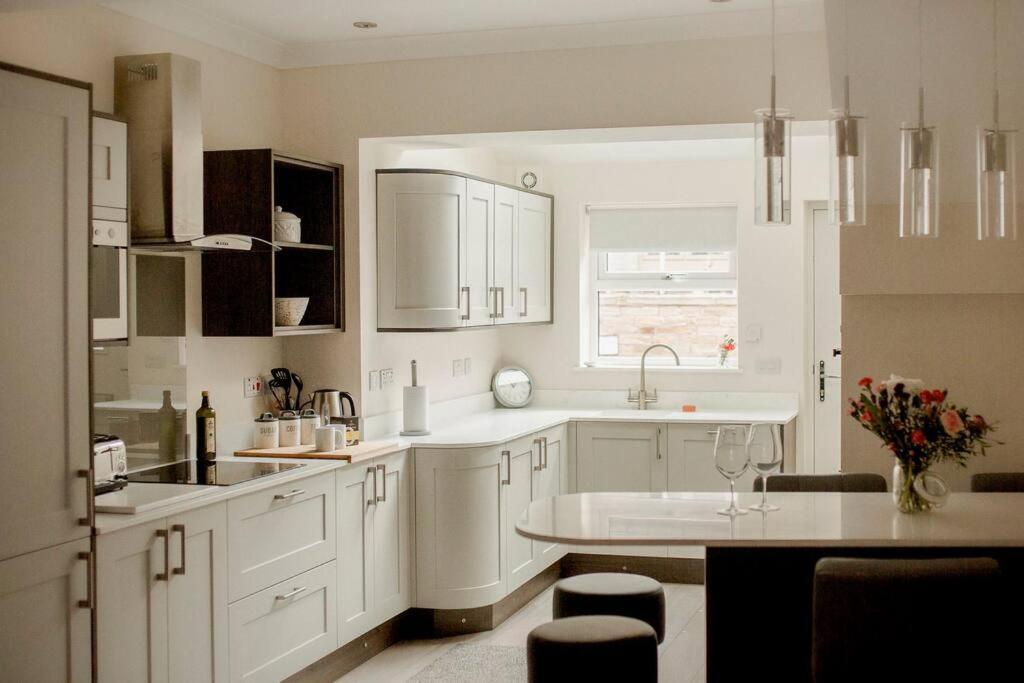 Sleeps 6 4 Bedrooms 2 Minute Walk To The Square Hosted Happy Valley Cast Holiday home Hebden Bridge