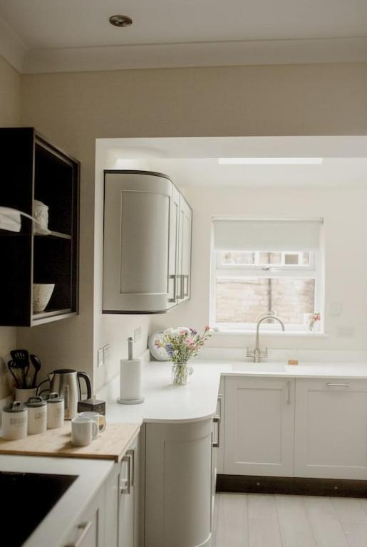 Sleeps 6 4 Bedrooms 2 Minute Walk To The Square Hosted Happy Valley Cast Holiday home