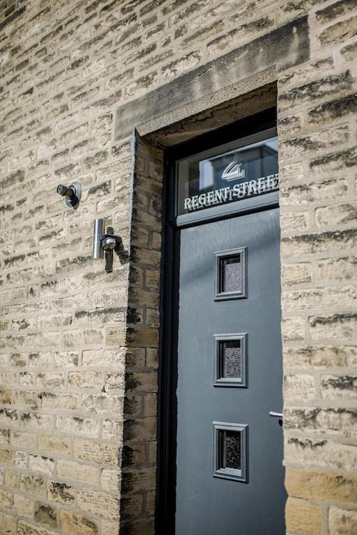 Sleeps 6 4 Bedrooms 2 Minute Walk To The Square Hosted Happy Valley Cast Hebden Bridge