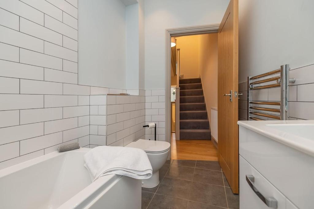 Sleeps 6 4 Bedrooms 2 Minute Walk To The Square Hosted Happy Valley Cast Hebden Bridge