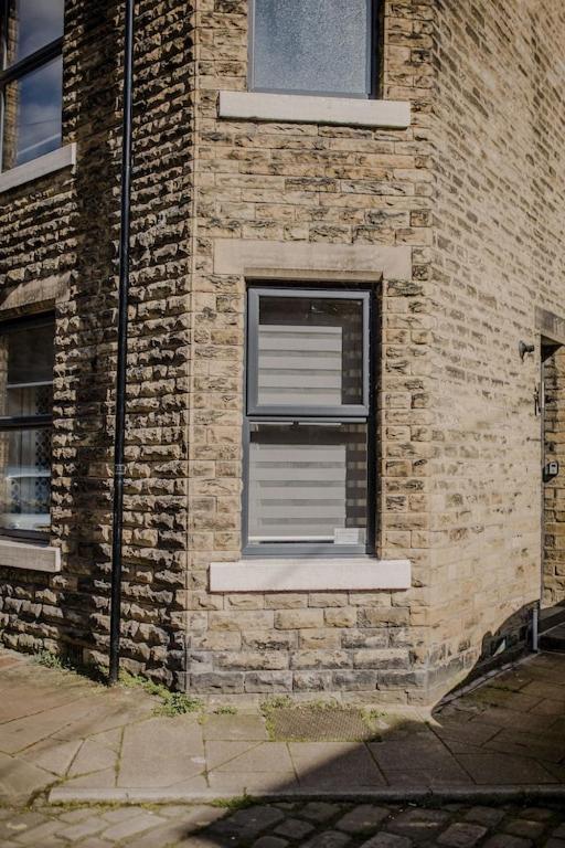 Sleeps 6 4 Bedrooms 2 Minute Walk To The Square Hosted Happy Valley Cast Hebden Bridge