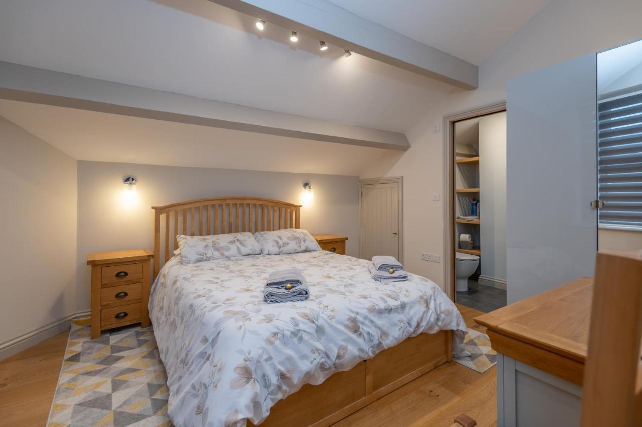 Sleeps 6 4 Bedrooms 2 Minute Walk To The Square Hosted Happy Valley Cast Hebden Bridge