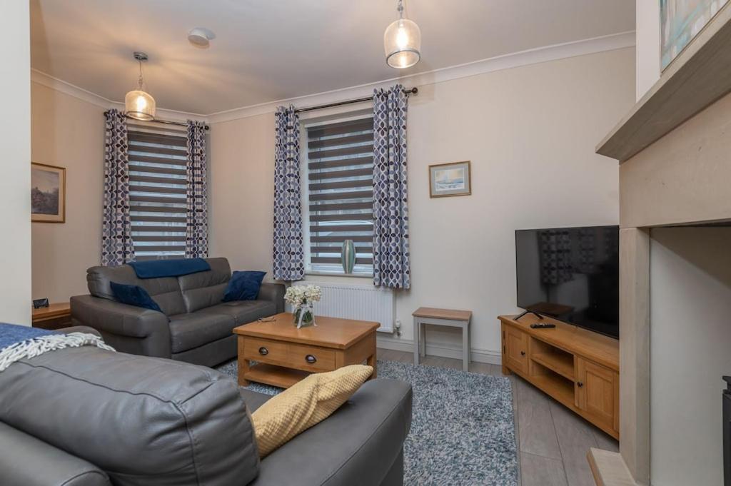 Sleeps 6 4 Bedrooms 2 Minute Walk To The Square Hosted Happy Valley Cast * Hebden Bridge