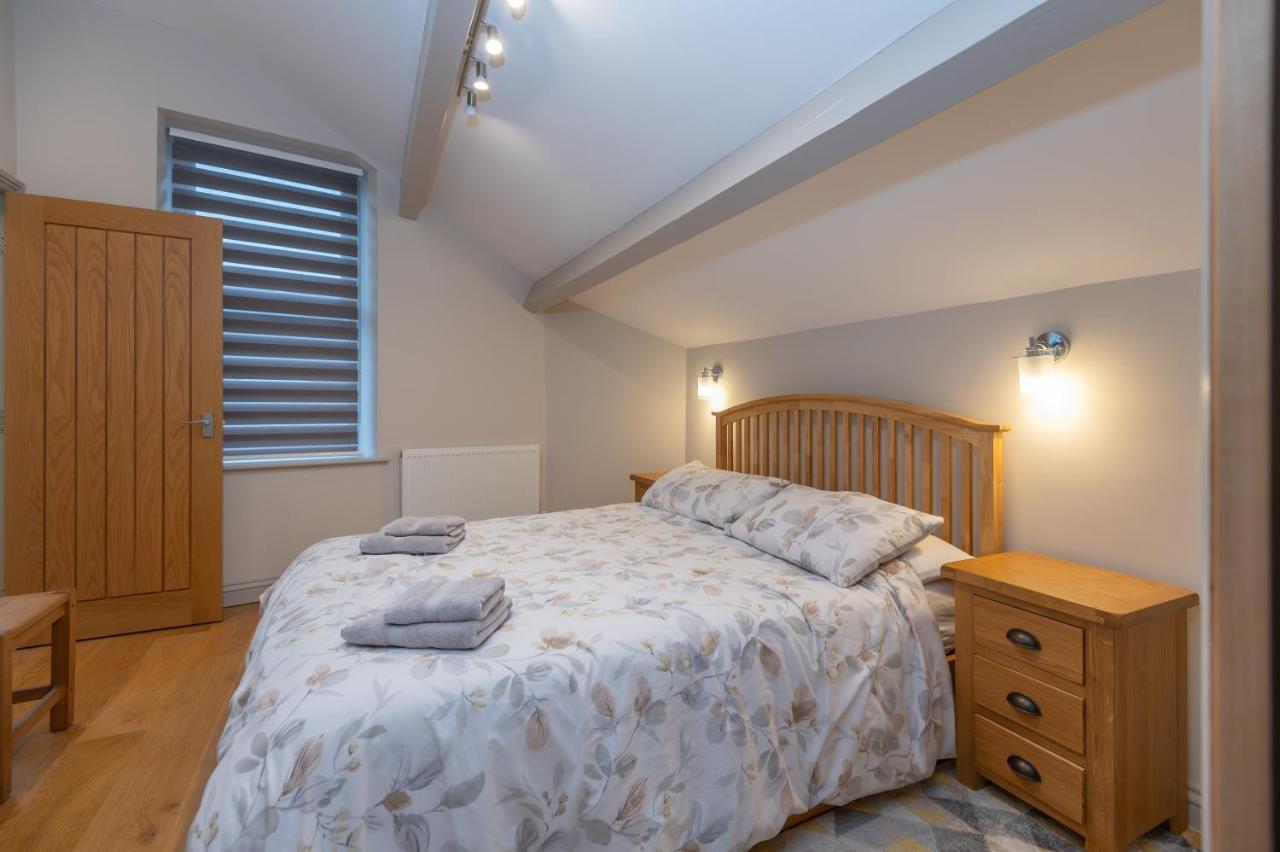 Sleeps 6 4 Bedrooms 2 Minute Walk To The Square Hosted Happy Valley Cast Holiday home Hebden Bridge
